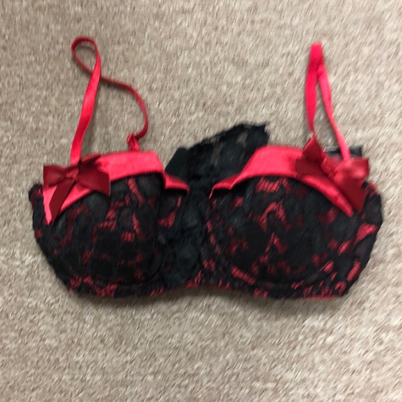 Red and Black lace bra Bedroom Stories - Picture 4 of 4